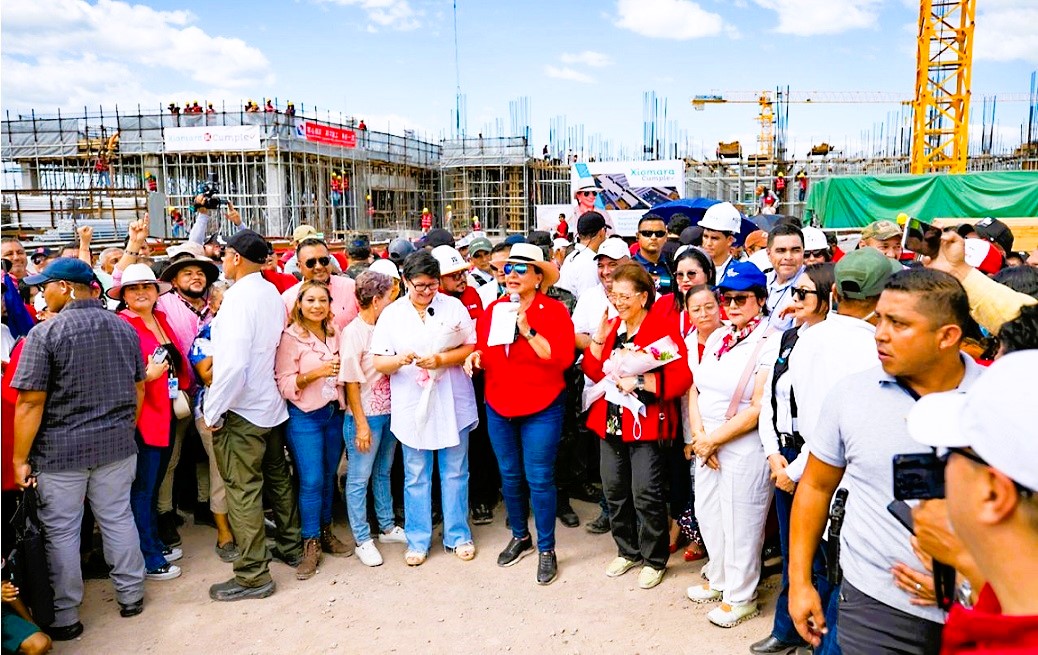 Xiomara supervisa avances del Hospital del Sur en Choluteca