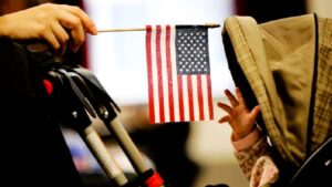 Tribunal rechaza intento de Trump de eliminar la ciudadanía por nacimiento