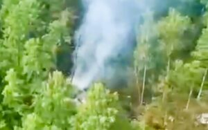 Cae avión con 49 personas en Rusia