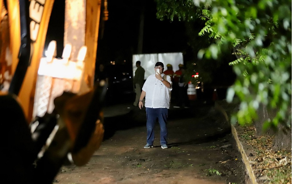 Aldana supervisa de noche obras viales