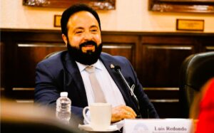 Denuncian a Luis Redondo por traición a la patria ante el MP