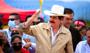 Mel Zelaya niega sobornos de Maduro para paso de droga en Honduras