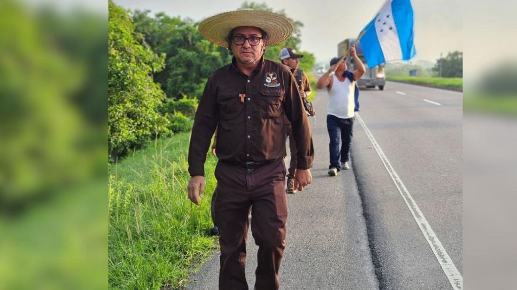 Padre Leopoldo Serrano avanza hoy su histórica caminata por la paz
