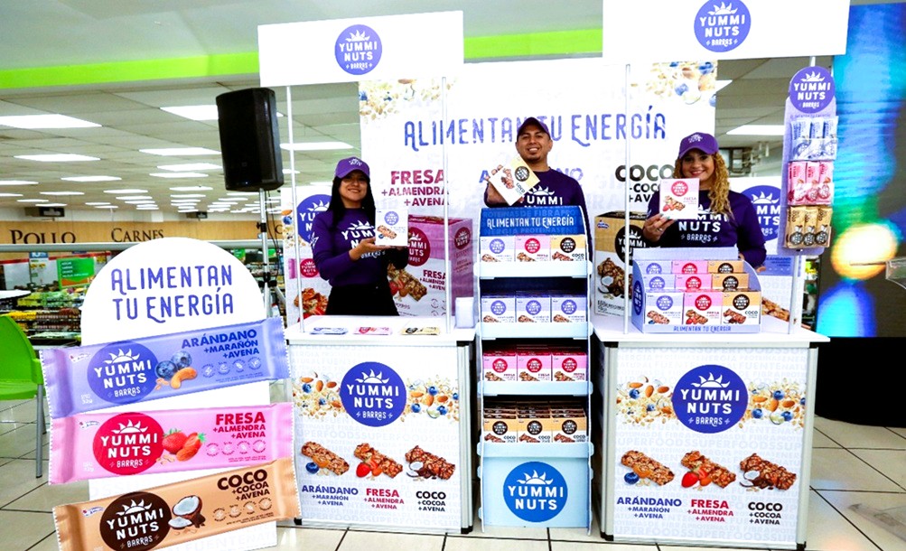 Las Yummi Nuts Barras fueron pensadas para acompañar a las personas en diferentes momentos de su día, como fuente natural de energía, ideales para quienes entrenan y buscan proteína y fibra y en la lonchera, como una alternativa nutritiva y deliciosa para los más pequeños.
