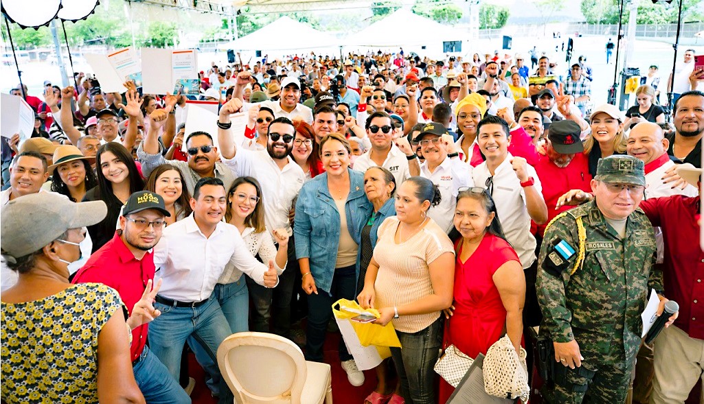 Presidenta Castro entrega 1,022 títulos en Orica