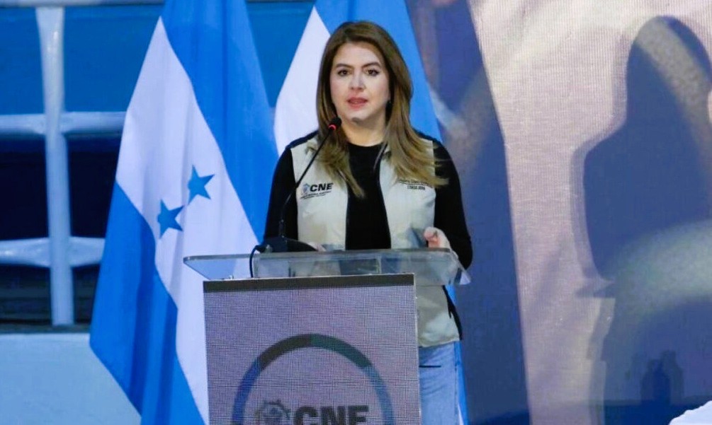 Cossette López exige igualdad en acceso a medios estatales