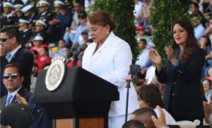 Xiomara Castro grita “¡Palestina libre!” y defiende la refundación en Independencia de Honduras