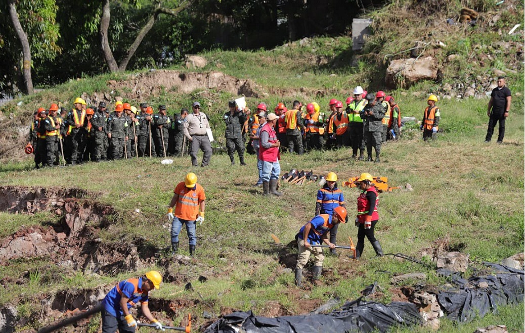Intervención Urgente en La Guillén: AMDC y FFAA actúan para frenar derrumbes