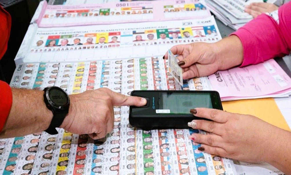 CNE adjudica impresión de papeletas a once imprentas nacionales