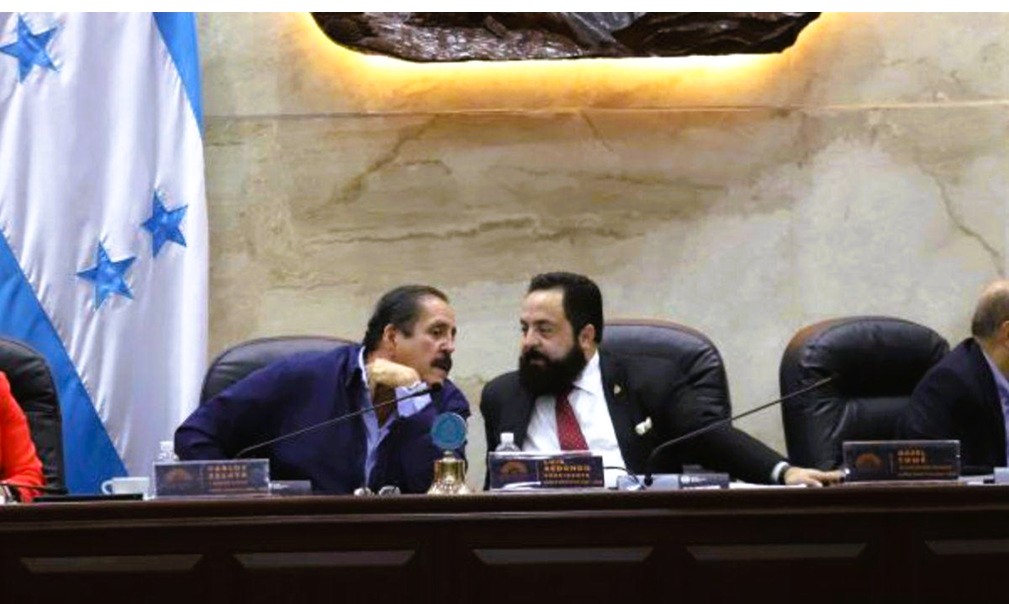 Redondo colapsa al intentar borrar nexos revelados por fuentes de EEUU