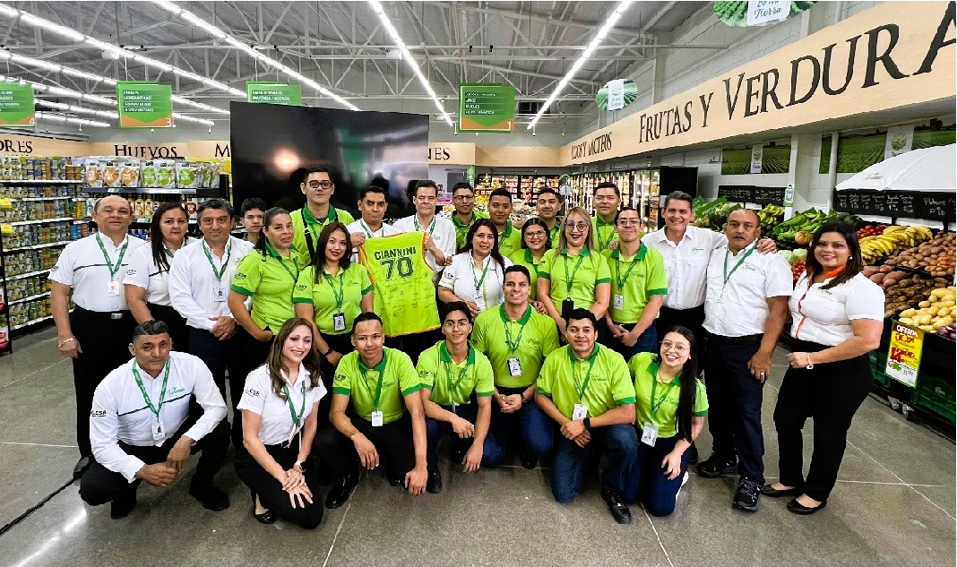 Supermercados La Colonia celebra apertura de su tienda #70