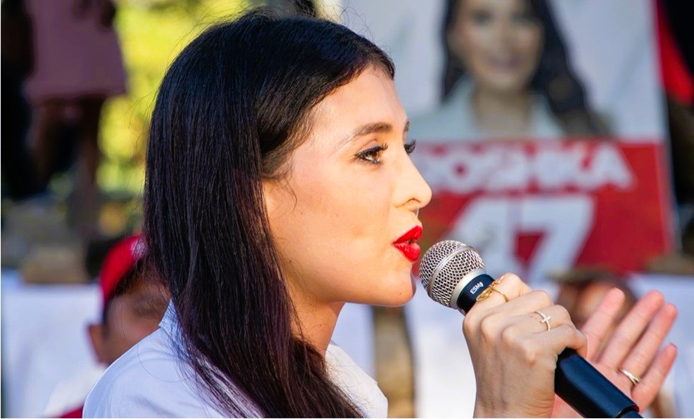 Iroshka Elvir envía dardo político contra Roberto Contreras