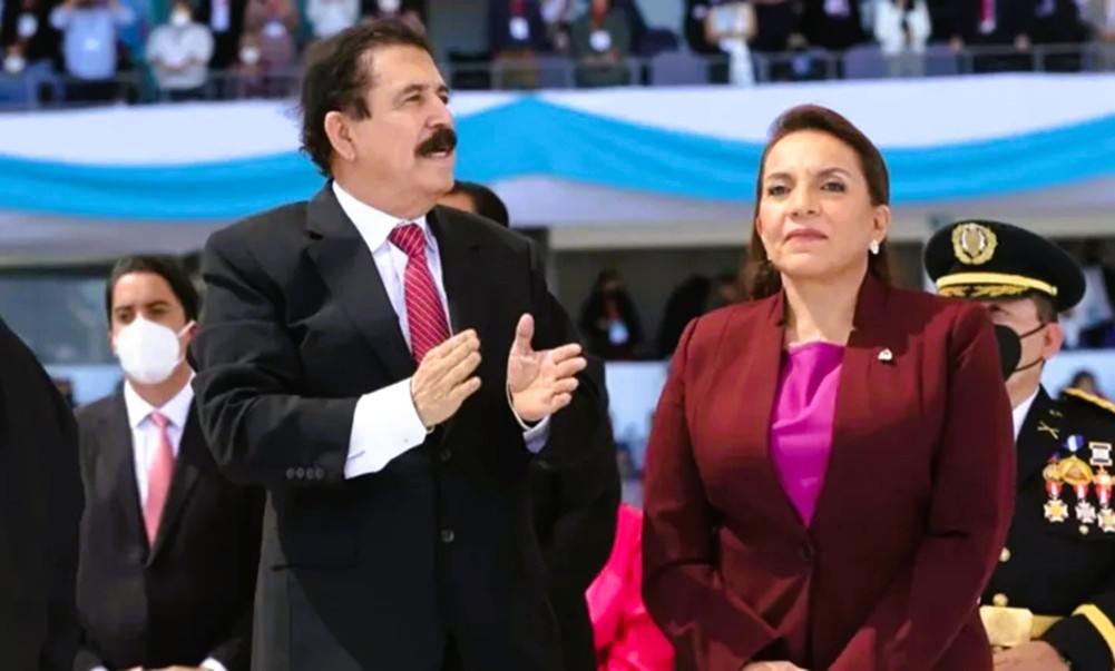 Zelaya activa respaldo político ante alerta contra Castro