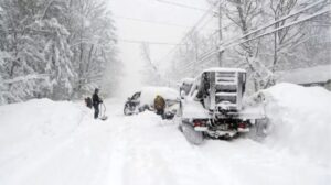 Imponente tormenta de nieve afecta a millones de personas en EEUU