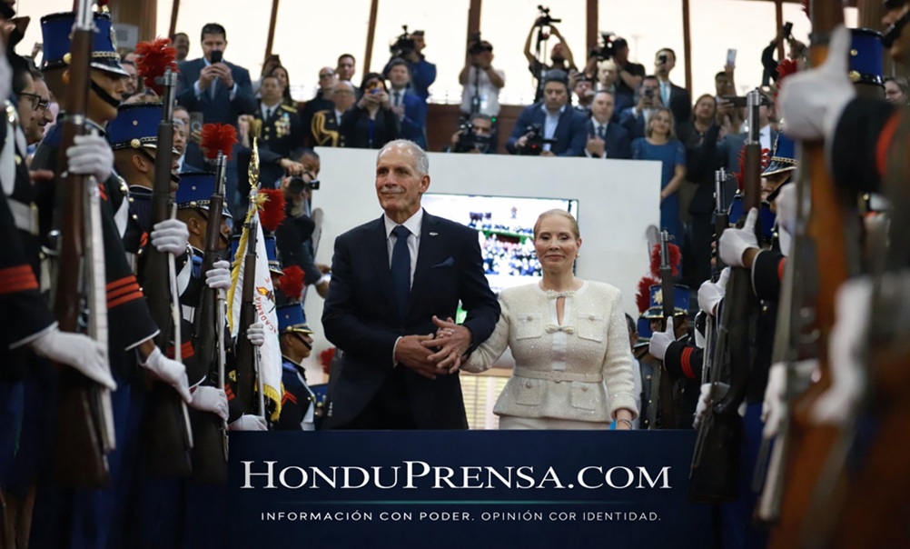 Asfura inaugura mandato con sobriedad institucional