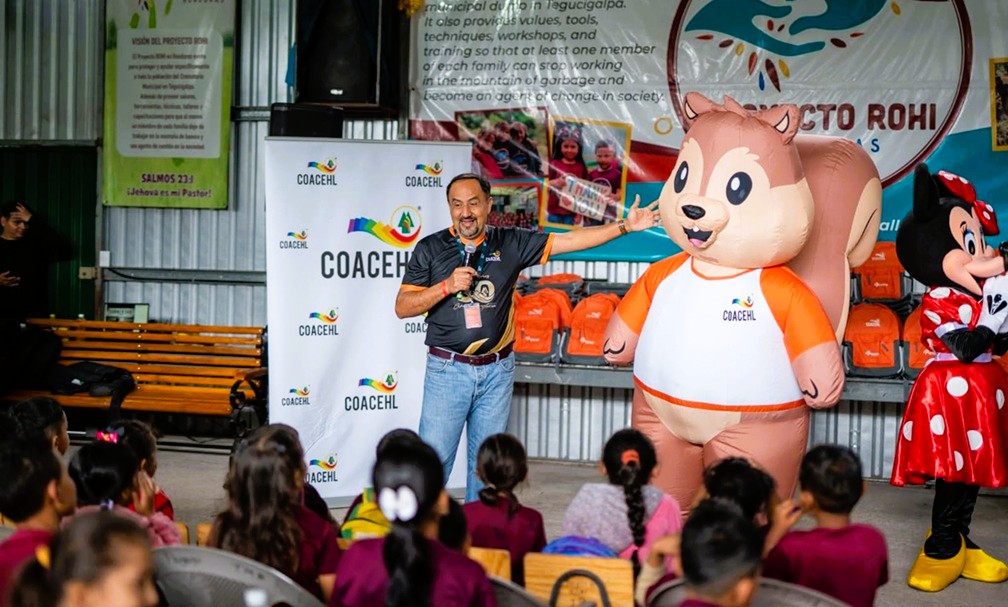 COACEHL fortalece educación con entrega nacional de mochilas