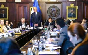 Gobierno suprime secretarías en sacudida estatal