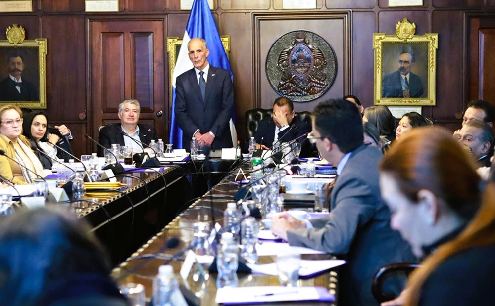 Gobierno suprime secretarías en sacudida estatal