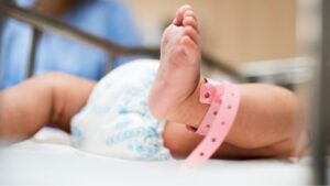 Nacimientos crecen en España por primera vez en una década