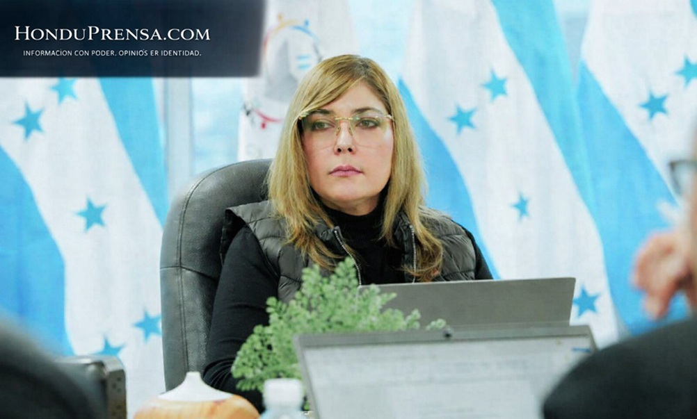 Ana Paola Hall enfrenta presión política por fallo en Guanaja