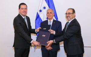 Honduras asegura $2 millones del CAF para educación e infraestructuras