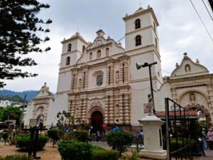 Tegucigalpa activa guías turísticas en centro histórico en Semana Santa