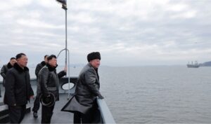 Kim Jong-un supervisó la fabricación de un nuevo buque con potencial nuclear