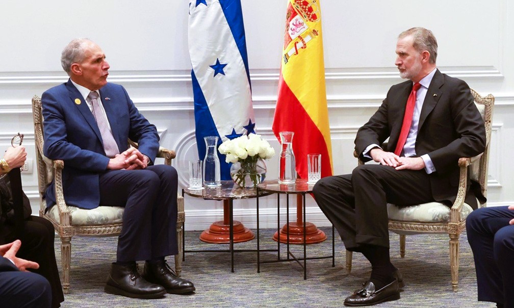 Asfura refuerza alianza con España en encuentro con Felipe VI
