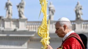 León XIV abrió la Semana Santa con un llamado a la paz