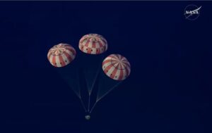 Ameriza en el Pacífico la cápsula tripulada de Artemis II