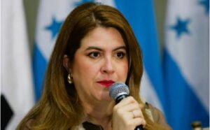 Cossette López estalla entre amenazas y abandono institucional