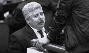 Marvin Ponce advierte avalancha de juicios políticos