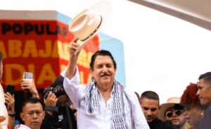 Mel sacude agenda tras arremeter contra Tomás Zambrano