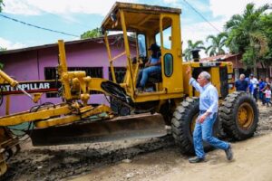 Gobierno impulsa alcaldías con arribo de 2 mil máquinas