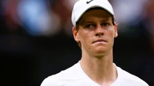 «No puedo compararme» con Nadal o Federer, afirma Sinner