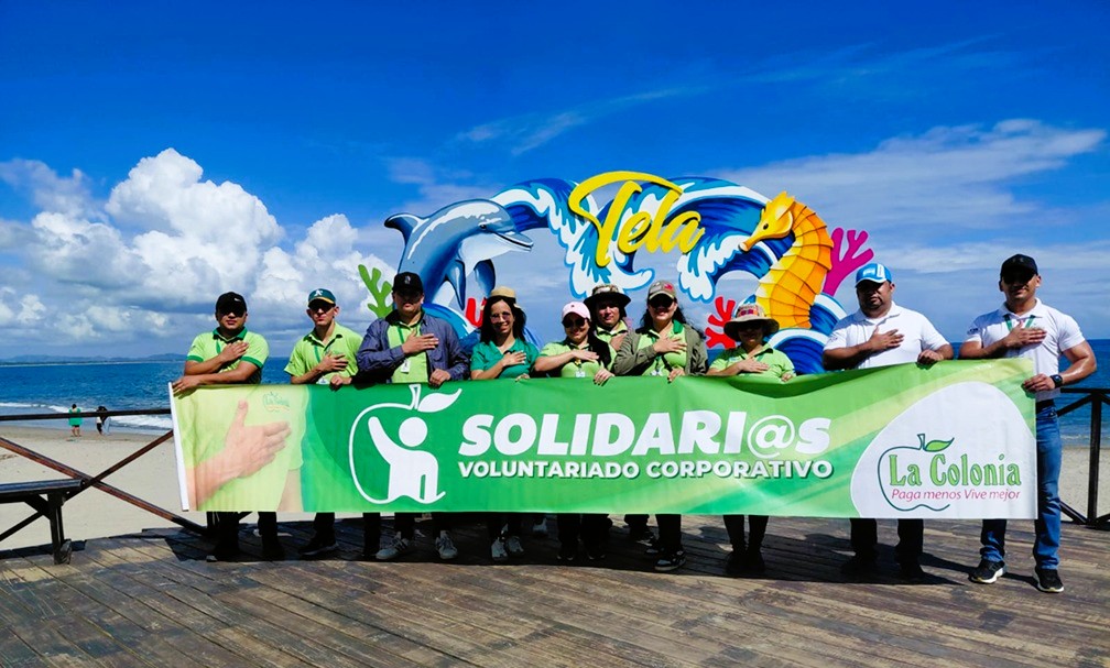 La Colonia activa jornada ecológica en emblemática playa de Tela