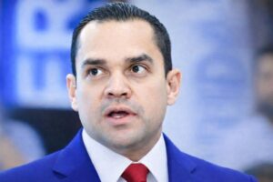 Choque político: Tomás Zambrano fulmina a Mel Zelaya