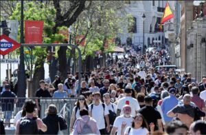 Unos 200,000 migrantes han solicitado la regularización extraordinaria en España