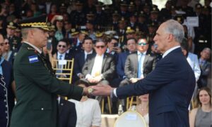 FFAA realizan ascensos militares junto a Nasry Asfura