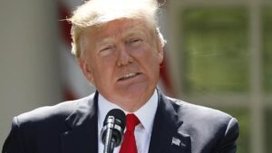 Donald Trump regresa desde China y renueva su agenda