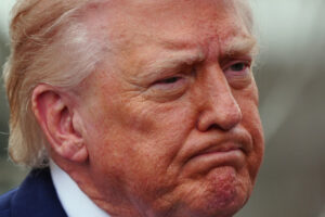 Trump afirma que Cuba «está pidiendo ayuda»
