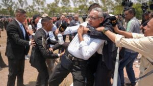 Guardia de Honor Presidencial agrede periodistas en ascensos militares