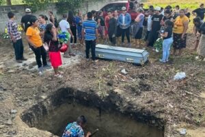 Entierro de 20 campesinos: revive temor por disputa tierras Honduras