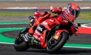 MotoGP República Checa: Marc Márquez supera a Francesco Bagnaia