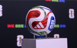 Cómo el balón del Mundial 2026 influirá en los pases largos