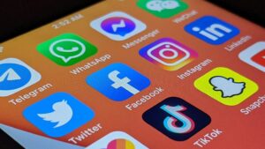 Reino Unido prohibirá el uso de redes sociales a menores de 16 años