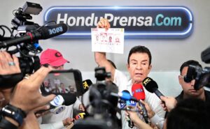Nasralla acusa plan para sacarlo del juego político liberal