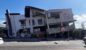 Terremoto 7.8 en Filipinas deja casi 20 muertos y más de 100 heridos