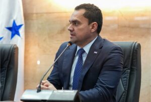 Zambrano pide a la CSJ revertir memorándum sobre identidad de género