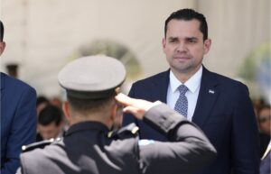 Policías y militares deben estar en las calles: Tomás Zambrano